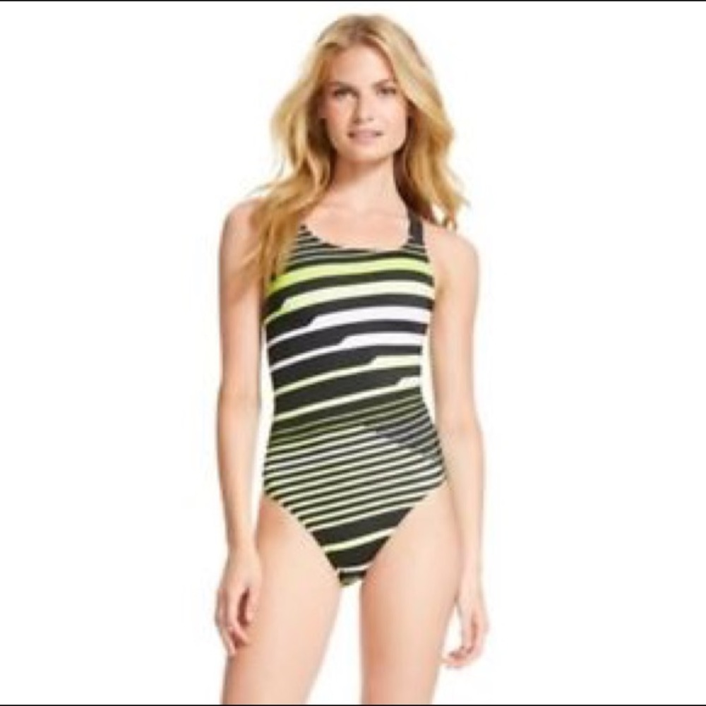 🏊🏼‍♀️🌞Hey Sporty Spice! ✔️this NWT swimsuit!